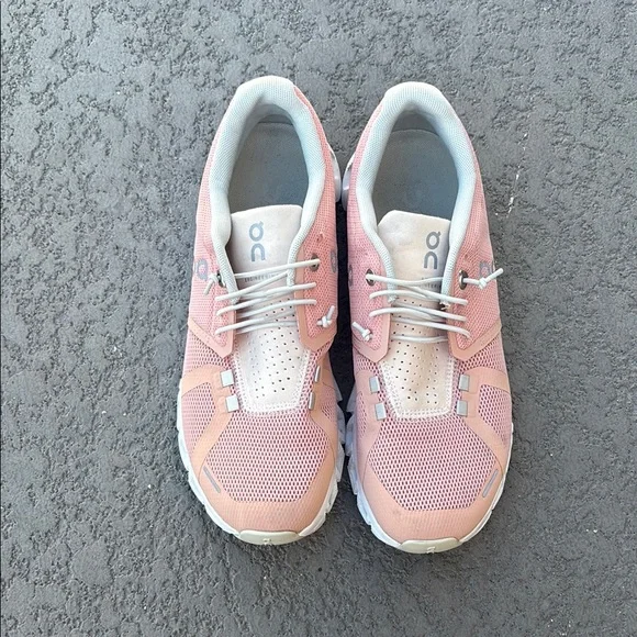 On Running Women's Blush Pink Shoes Sneakers in Size 7.5 - Picture 2 of 8